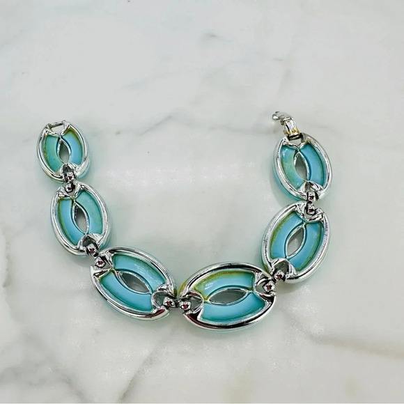 Vintage Lisner Baby Blue Bracelet Signed Molded Plastic Link Estate Cost… - Picture 8 of 11